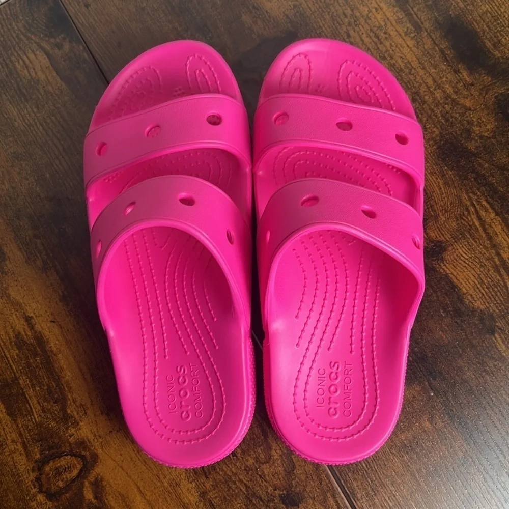 Crocs Unisex Classic Crocs Sandals Waterproof Slides Electric Pink Size J3
